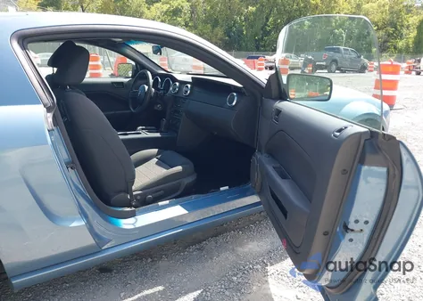 2005 Ford Mustang Gt Deluxe/Gt Premium из США, поврежденный, VIN 1ZVFT82H555223046